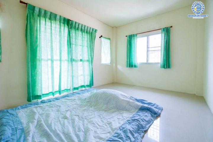 *****บ้านแฝดมือสองย่านนนทบุรี ม.สวัสดี ซอยสามัคคีร่วมใจ เนื้อที่กว้างขวางมากถึง 35 ตร.ว.  ฟังก์ชัน 3 ห้องนอน 2 ห้องน้ำ ที่จอดรถ 1 คัน บนทำเลแห่งการเดินทาง ใกล้รถไฟฟ้าสายสีม่วง "สถานีตลาดบางใหญ่" และทางด่วน "ศรีรัช"